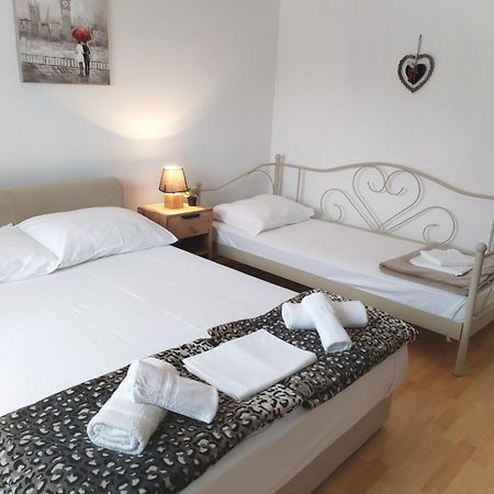 Apartments"Nika" With Private Pool Galovac  Ngoại thất bức ảnh