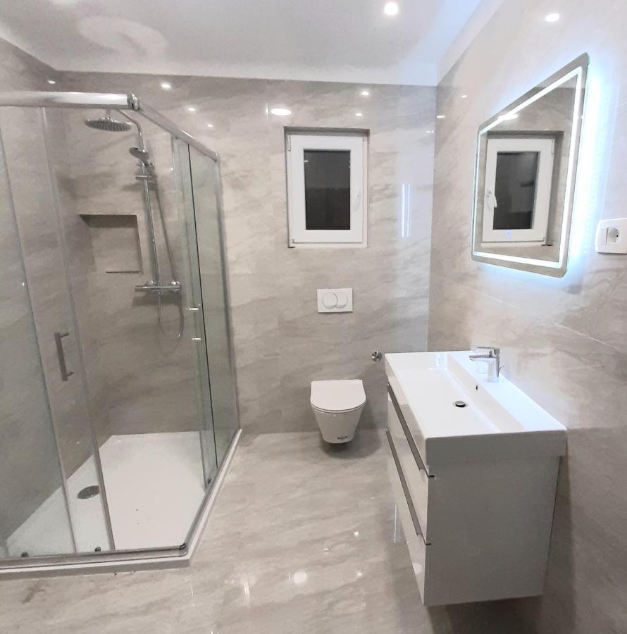 Apartments"Nika" With Private Pool Galovac  Ngoại thất bức ảnh