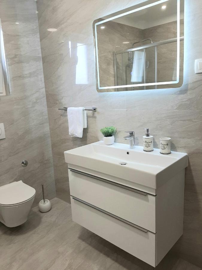 Apartments"Nika" With Private Pool Galovac  Ngoại thất bức ảnh