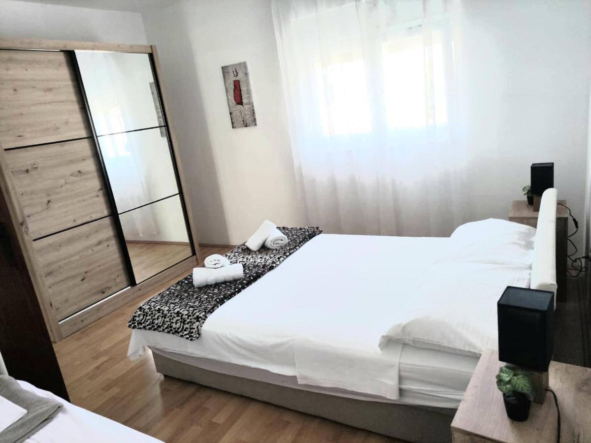 Apartments"Nika" With Private Pool Galovac  Ngoại thất bức ảnh