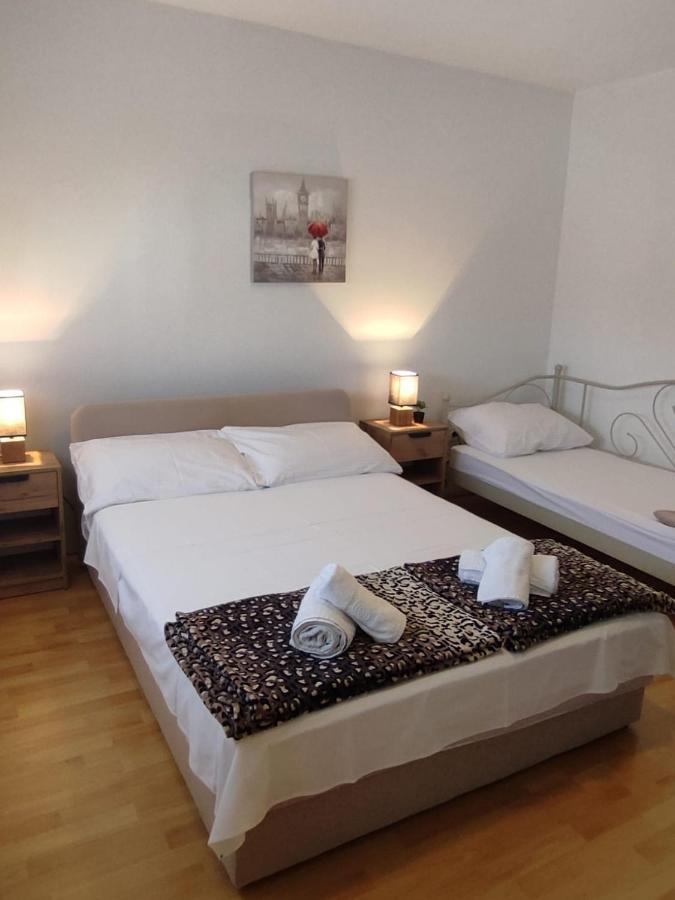 Apartments"Nika" With Private Pool Galovac  Ngoại thất bức ảnh