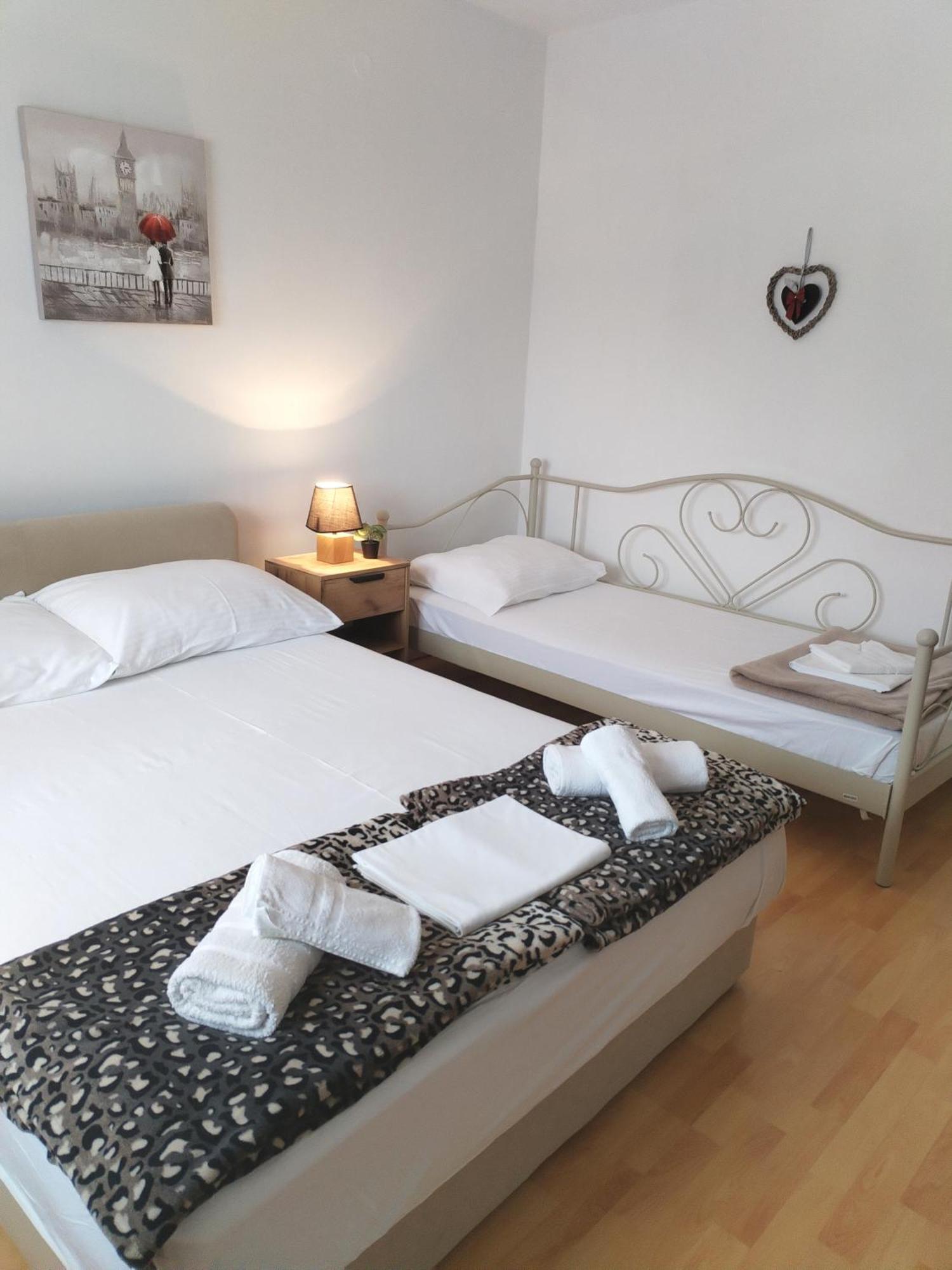 Apartments"Nika" With Private Pool Galovac  Ngoại thất bức ảnh