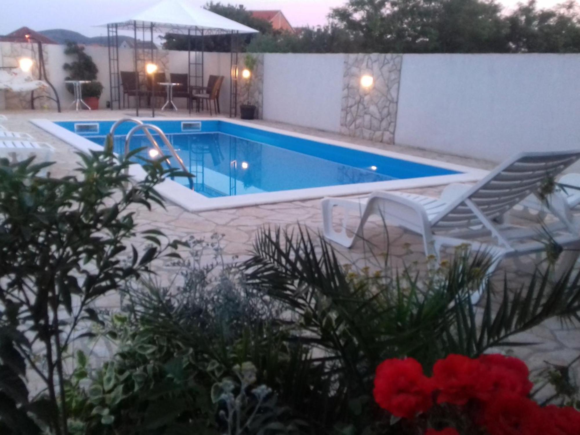 Apartments"Nika" With Private Pool Galovac  Ngoại thất bức ảnh
