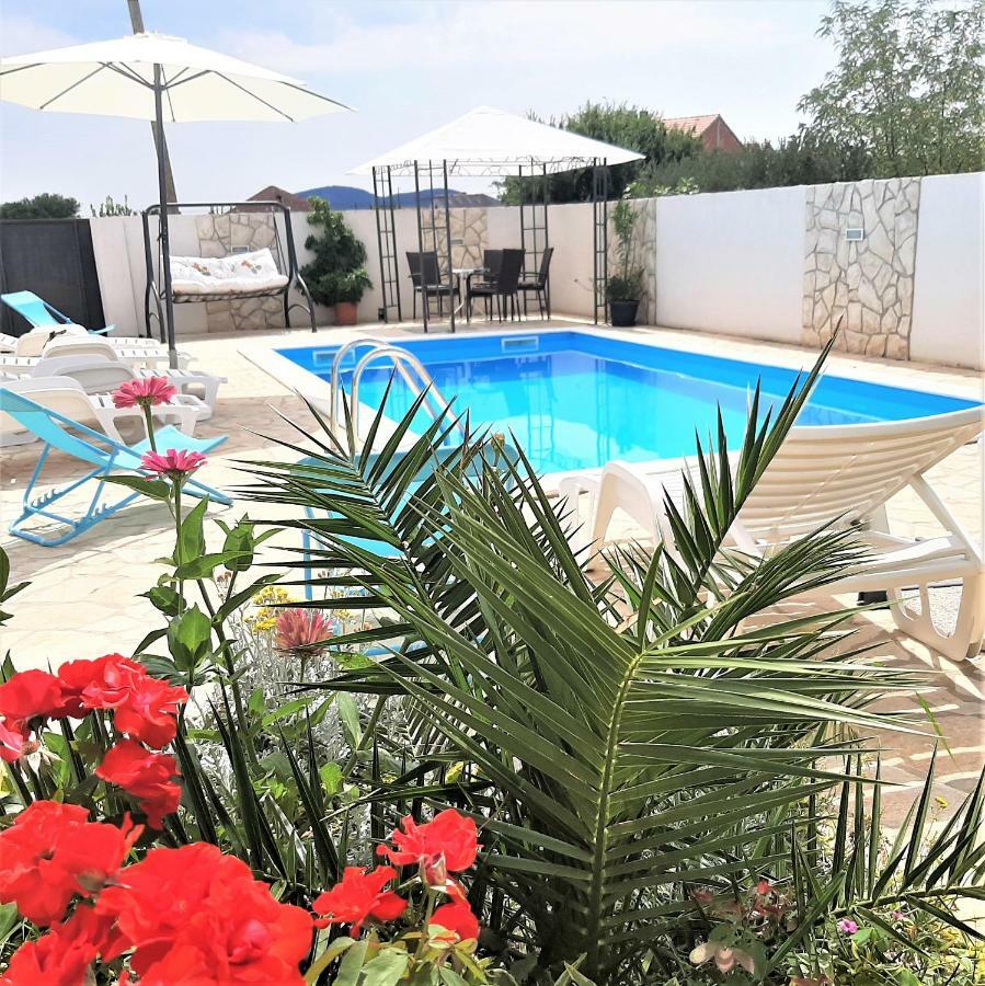 Apartments"Nika" With Private Pool Galovac  Ngoại thất bức ảnh