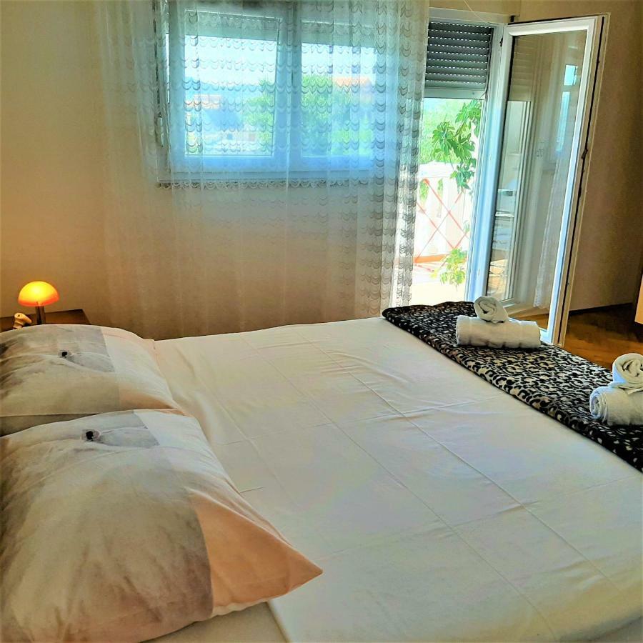 Apartments"Nika" With Private Pool Galovac  Ngoại thất bức ảnh