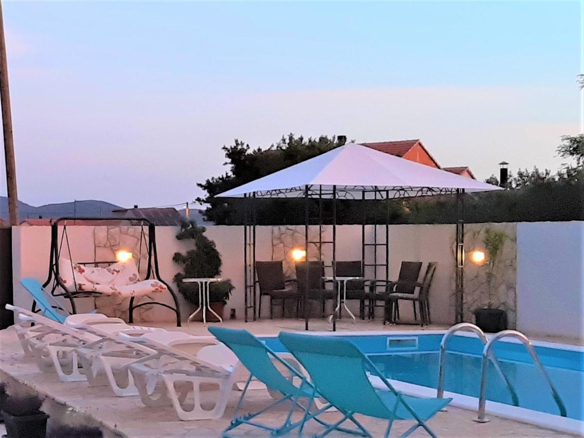 Apartments"Nika" With Private Pool Galovac  Ngoại thất bức ảnh